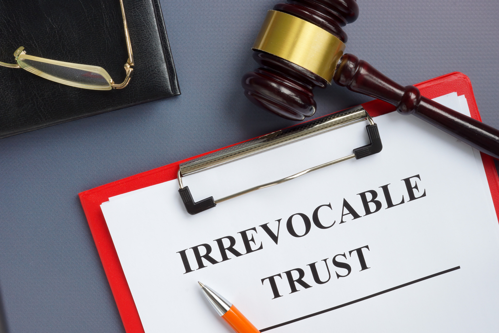 Image illustrating the concept of an irrevocable trust in estate planning, highlighting the advantages over directly gifting assets.