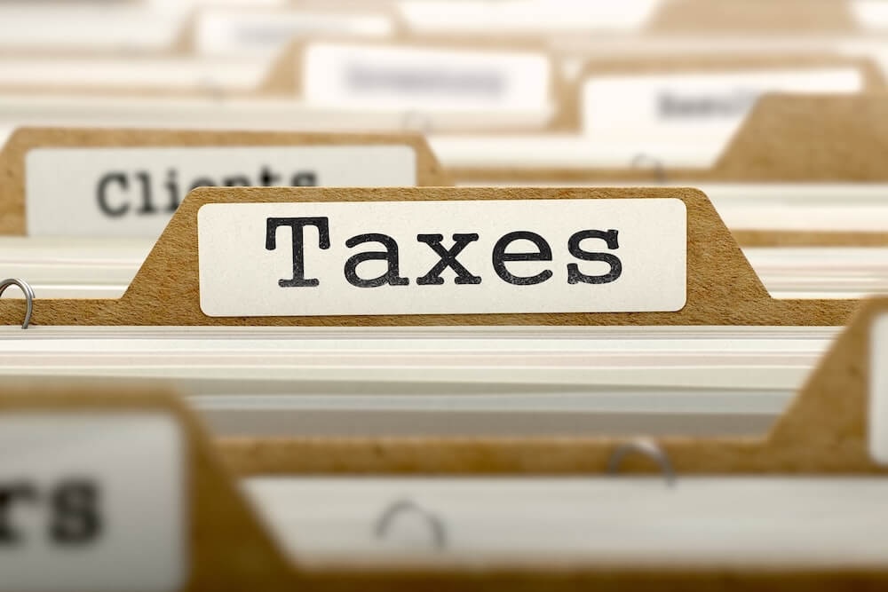 Image illustrating inheritance tax concepts with charts and estate planning tools, highlighting states where it applies.