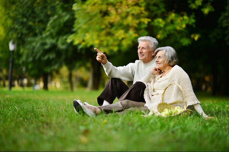 A senior married couple discussing estate planning and elder law considerations, focusing on Medicaid regulations and income allowances for community spouses.