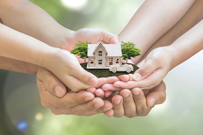 An estate planning professional discusses the benefits of trusts in avoiding probate, emphasizing seamless asset transfer and protection for heirs.